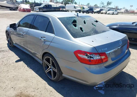 2011 Mercedes-Benz E 350 z USA, uszkodzony, nr VIN WDDHF5GB8BA504594